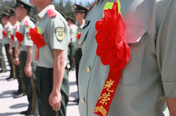 退役軍人們?cè)谛∧粗钙脚_(tái)大放異彩，開(kāi)啟事業(yè)新篇章（創(chuàng)業(yè)篇）_03.gif