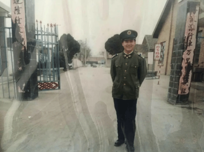 退役軍人們?cè)谛∧粗钙脚_(tái)大放異彩，開(kāi)啟事業(yè)新篇章（創(chuàng)業(yè)篇）_20.gif